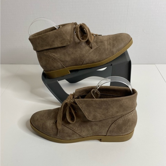 Indigo Shoes - Women's Indigo‎ Rd Aimee Lace up Tan/Taupe Ankle Boots Size 7.5